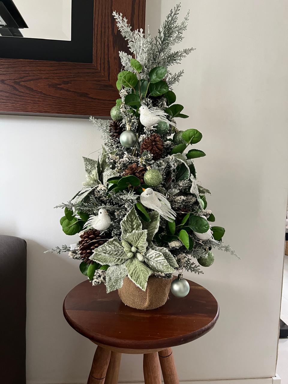 Mini árvore de Natal verde e branca